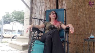 Vicky Vix - Candid Outdoor Smoke Break - Smoking-2