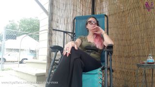 Vicky Vix - Candid Outdoor Smoke Break - Smoking-7