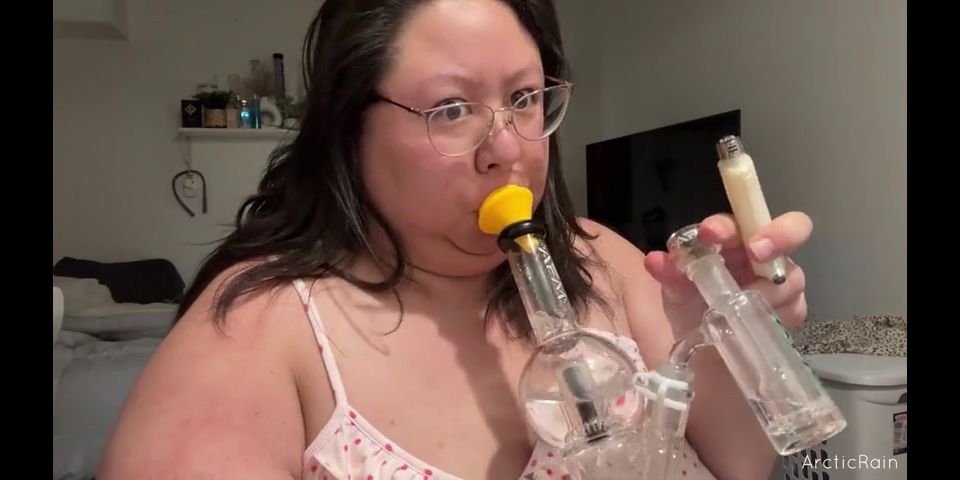 Arcticrain late night sesh- titties, bong hits, and casual talk