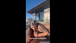 Hooneyydeww Hooneyydeww Teases BBC In Steamy POV Poolside Sex Video Sex Tape-1