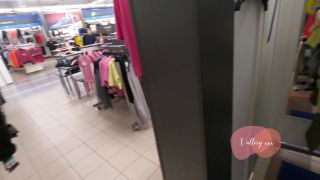 Deepthroat In Fitting Roos - Public-2