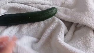 Darjana - The fast game with the cucumber like a dildo after shoping-2