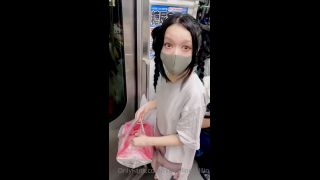 Hirari lily () Hirarilily - daily lifetake a walk with chris cunningham t shirt and takoyaki subt 11-08-2020-2