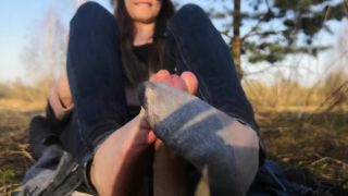 Oksifootjob - Public Footjob And Socks Job From Beauty On In The Park Close View-8