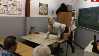 [K2S.CLUB] SweetSusiNRW - Fotzenlecken vor der ganzen Klasse - HD 720P-9