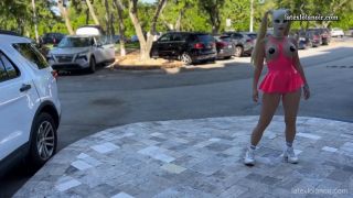 Lola Noir - Public Flash in Florida Quick View Porn - New...-3