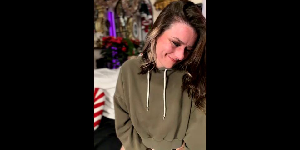 Public Aurelly Rebel gets a massage on her perky ass Aurelly Rebel