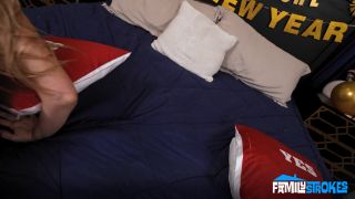 [PervMom] Bunny Madison [12.30.25] [1080p]-5