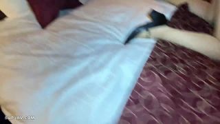 FC2PPV 3064724 初撮り絶対顔バレ厳禁！【ハメ撮り】あのオナニーインターン生J○を会社帰りにスーツで中出し。我慢してるけど電マで理性崩壊痙攣しまくり※レビュー特典『モロ』付 - FC2PPV-1