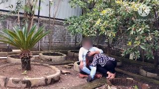 Boyfriend Public garden Sex Girlfriend with boyfriend blowjob and fucking without condom-1