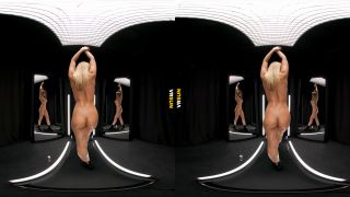 Dakota's Treadmill VR Show: Blonde Babe, Softcore [4096p]-8