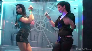 Swinging Pornstars 4 GroupSex!-5