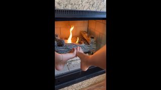 Femdom porn Nicholeivory aka nicholeivory - 11-30-2024 OnlyFans Video - Got the feet out by the fire  nice and warm cozy vibes video Nicholeivory-3