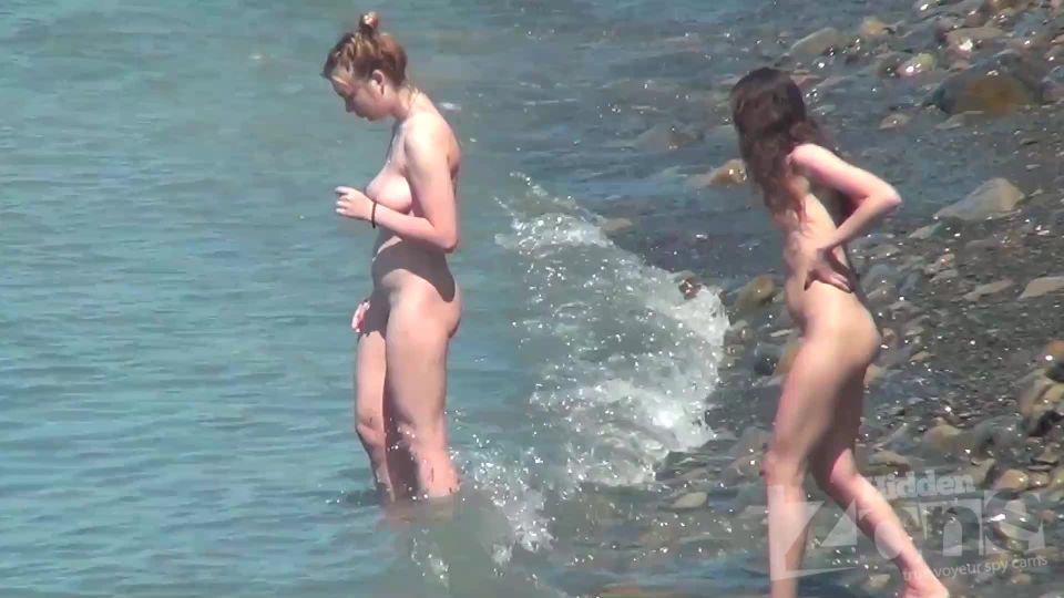 Voyeur nudism – Two 1986s came to the beach Voyeur!