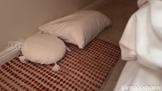 Elly Clutch Elly Clutch OnlyFans  Video Teasing Her Sisters Best Friend in Bed Cumshot-1