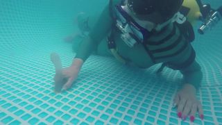 Latex Diving in latex Quick View Porn - New Sex Videos On...-2