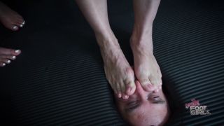 Xbrats Bratty Foot Girls Holidays From Hell December To Remember (Femdom porn)-4