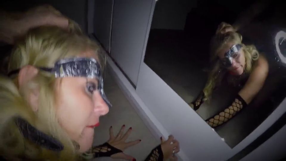 DutchCoupleContent - Geil moedertje in haar kontje geneukt en spoot mn sperma in haar oog
