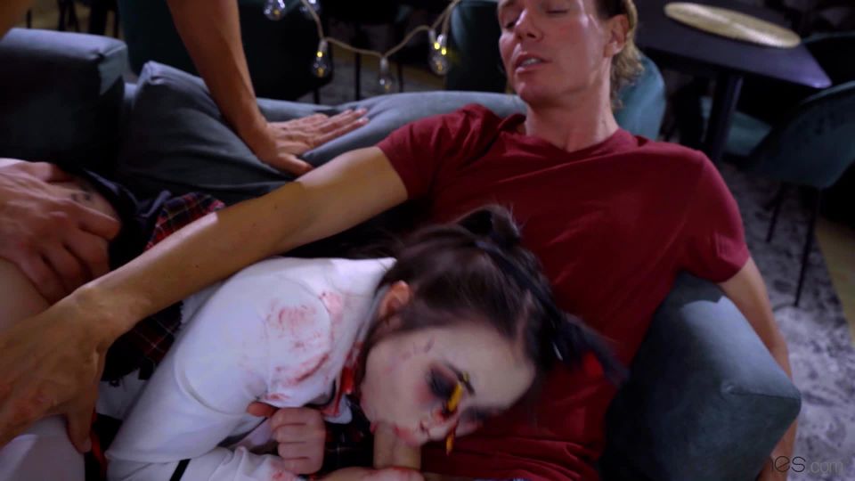 Yiming curiosity - zombie teen halloween double team