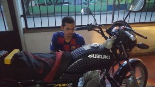 Follo Con El Trabajador Del Local De Motos De Mi Esposo Cuando El Esta -1