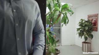 [WorkMeHarder] Luna Legend Office Intern Fucks Before Meeting [06.01.23] [1080p]-3