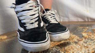  Crushing   Tramplegirls Shoejobs and Cockcrush: A Crushing Dream Comes True Food Crush POV and Underglass Views In Vans Old School Sneakers  Crushing-4