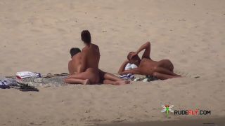 Woman girls on nude plage  2-2