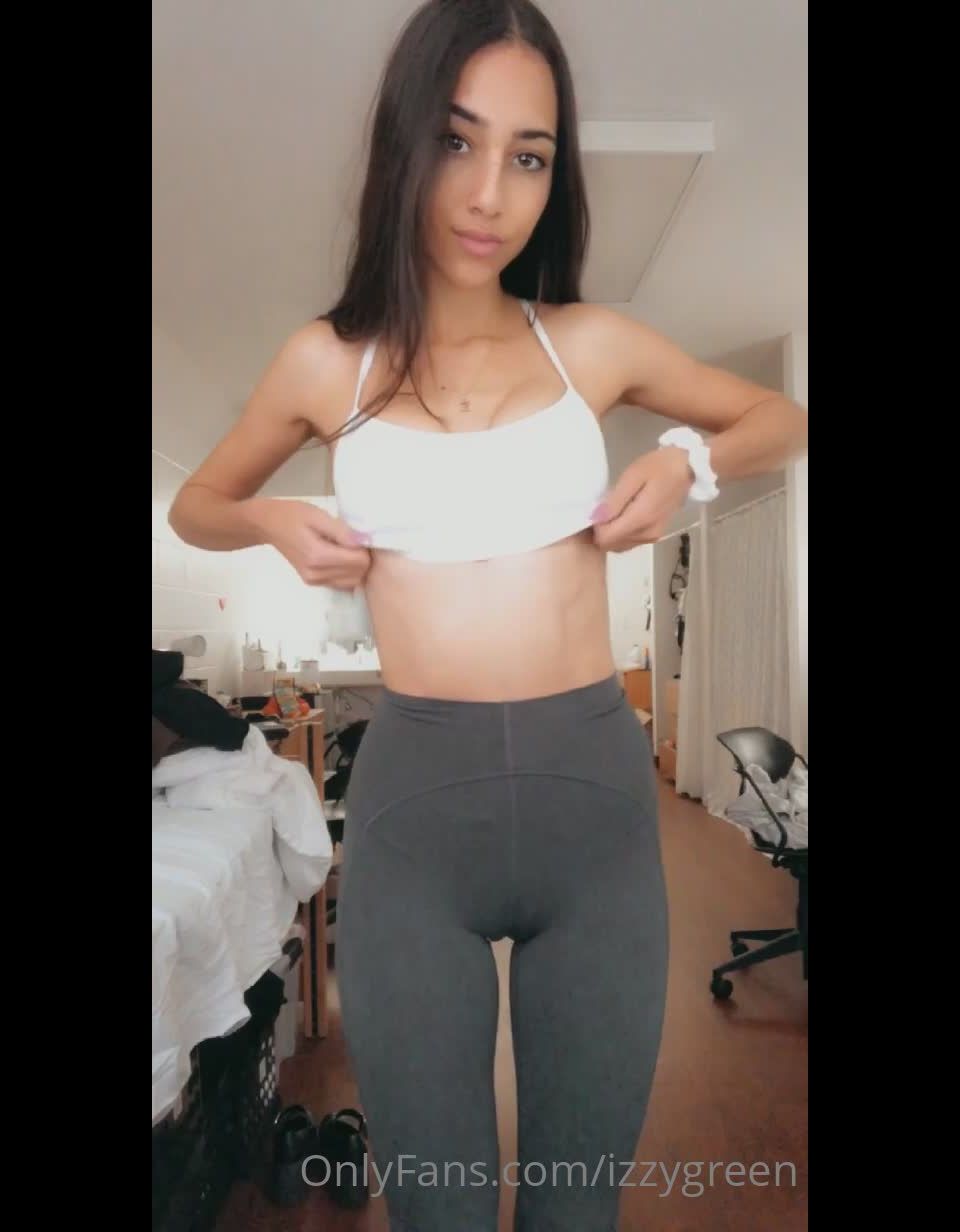 Onlyfans - Izzy Green - izzygreeni rarely wear athletic clothes  what do you guys think - 07-01-2021