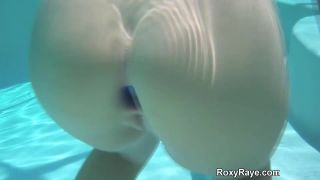 Roxy Raye rr RoxyUnderwater-5