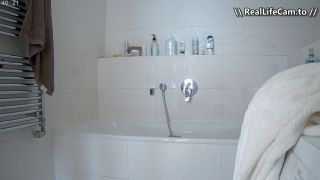 Reallifecam - Leora Wash And Rub Her Pussy 30.06.2025 640P - Amateur-6