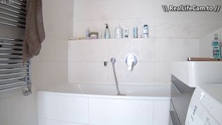 Reallifecam - Leora Wash And Rub Her Pussy 30.06.2025 640P - Amateur-9