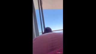 Compaera de cuarto TETONA llega de fiesta con ganas de continuar la noche xxx porn HD-3