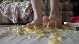 [K2S.CLUB] CurvyElvishGirl - Banana Stomping Messy Feet - HD 720P-4