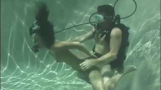 SexUnderwater e0181 Equipment Check (mp4)-9