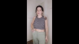 MilfAngelQueen - Tu madrastra MilfAngelQueen te encuentra haciendote la paja-1
