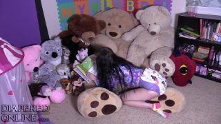 Diaperedonline2Samara Samara Reading to Stuffies-3