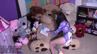 Diaperedonline2Samara Samara Reading to Stuffies-7