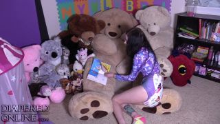 Diaperedonline2Samara Samara Reading to Stuffies-8