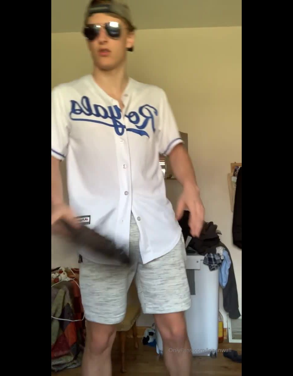 Loganwall () - baseball jock coming thru nbsp watch me take off my shorts and show off my cock 06-04-2020