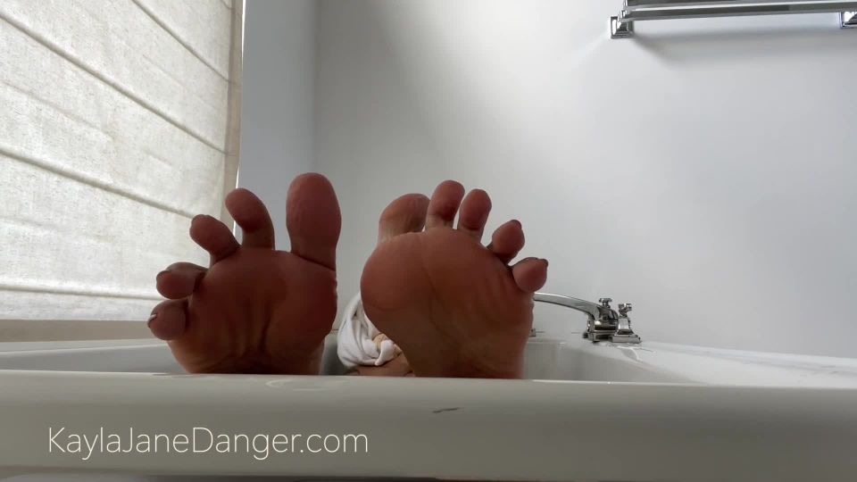 free adult clip 38 randy moore femdom KaylaJaneDanger – Rub Worship my Feet while I bathe, jerkoff encouragement on pov
