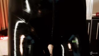 latex-girl.03740-3