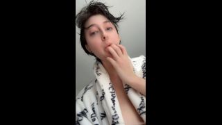 [K2S.CLUB] Julia.neis (kenalialuv) - U Spend The Night At Ur Friend's House, But Plot Twist-- They're A Woman! She Ends Up Making U Worship Her Feet, And Spitting/Drooling Into Ur Mouth - HD 720P-5