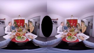 The Christmas Dinner Voyeur(Virtual Reality)-2