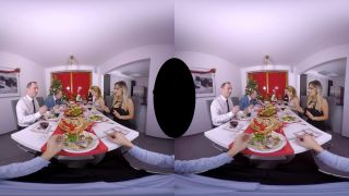 The Christmas Dinner Voyeur(Virtual Reality)-8