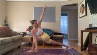 nextdoorvixen 2022-09-22 Have you ever been to a yoga class and noticed a cute girl    0948d7-2