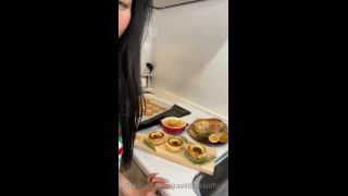 RaeLilBlack Official Raelilblackofficial - greeting to everyone before i go to bed its am and just finished my stream so il 25-12-2020-1