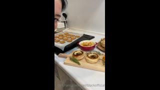 RaeLilBlack Official Raelilblackofficial - greeting to everyone before i go to bed its am and just finished my stream so il 25-12-2020-5