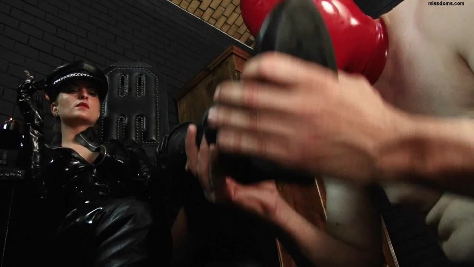 [XBoots.me] Mistress in latex hardcore spanking slave in red latex mask New c84ff094c0eaa