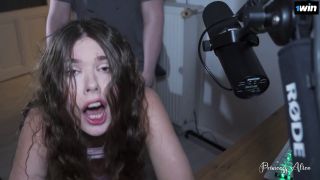 Video STREAMER LUCK  Petite Babe Gets Fucked During Game  Princess ...-7