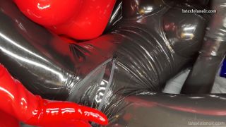 Latex Lola Noir - Sex in Total Enclosure - Fetish-2